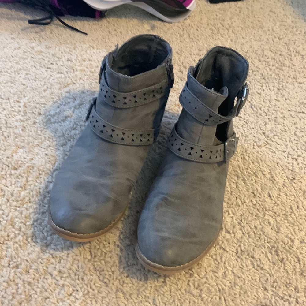 Cute boots!